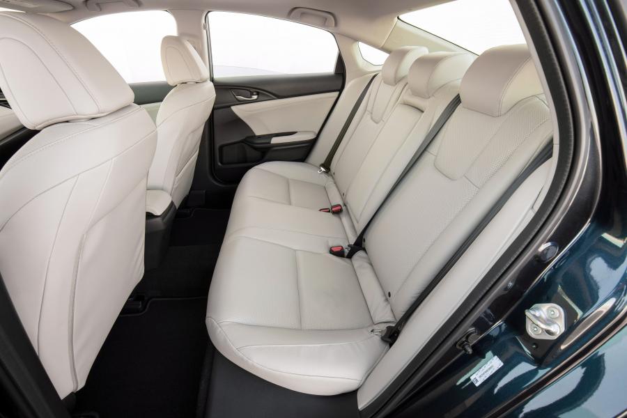 Интерьер Honda Insight 2018 года  (NA) (фото 10 из 62)